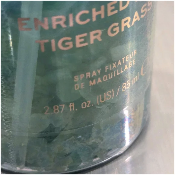 Revolution Aura Fix Aventurine Fixing Spray Makeup Setting Spray 2.87 fl oz - Picture 8 of 12